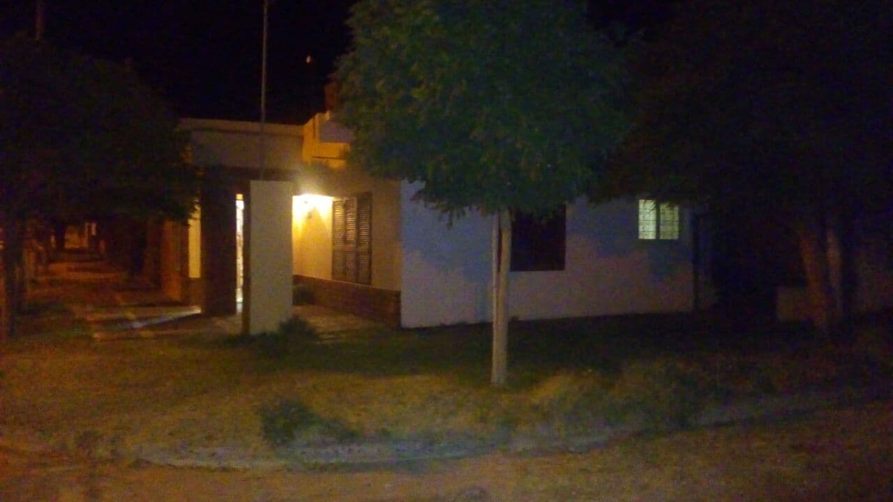 Perdió la mitad de un dedo porque los delincuentes se lo apretaron con la puerta
