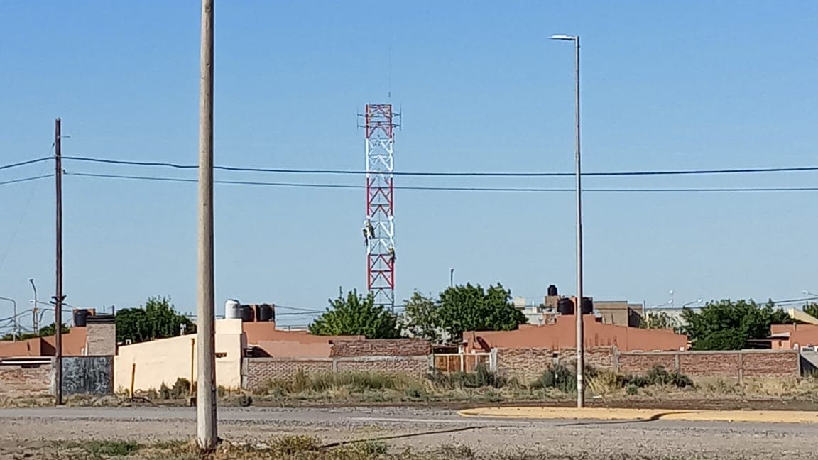 Presentaron un amparo ambiental por la antena del barrio Los Fresnos