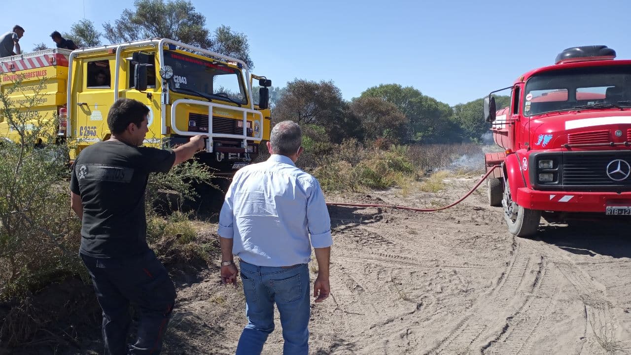 Cercana de 30 hectáreas de campo se quemaron frente al Parque Industrial y dejaron una guardia de cenizas