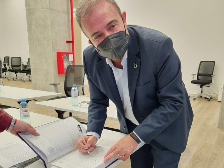 Pesatti concretó la adquisición de maquinaria Okm para Viedma