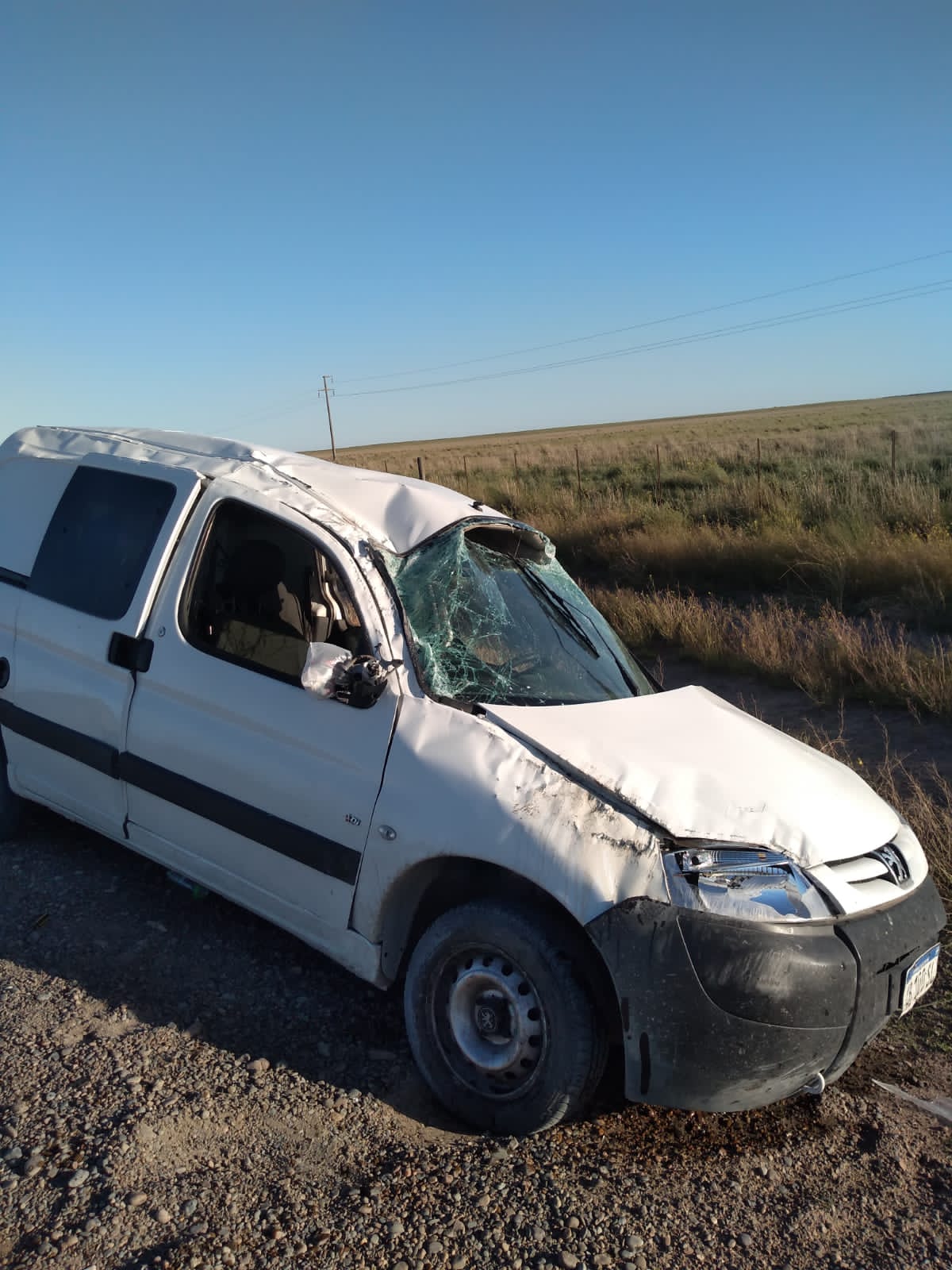 Muere mujer luego de un vuelco camino a Bahía San Blas