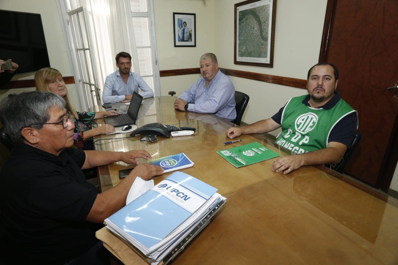 Un aumento del 22% ofreció el gobierno a los gremios y no descontar los paros