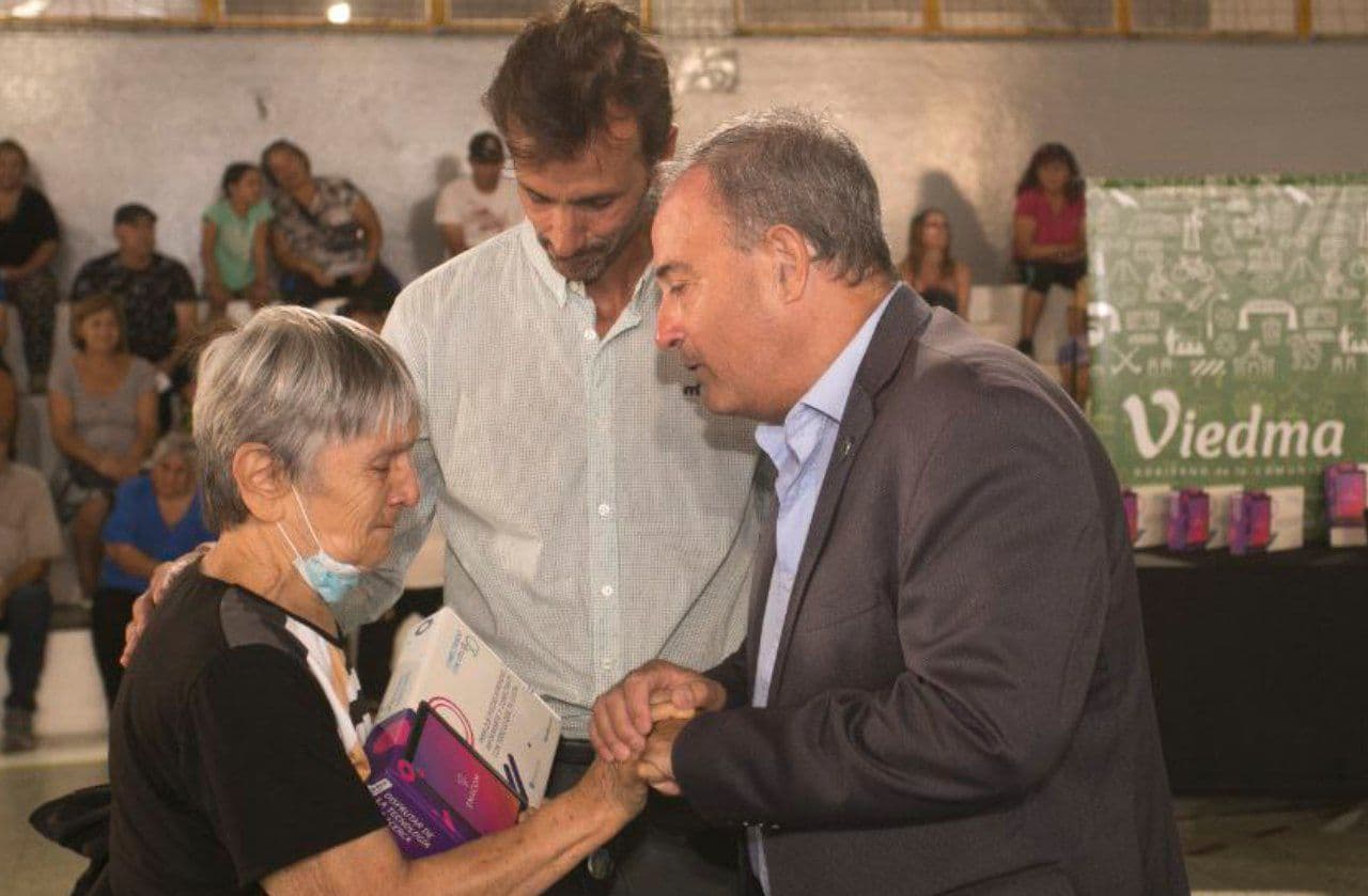 En Viedma entregaron 877 tablets del programa «Conectando con vos»