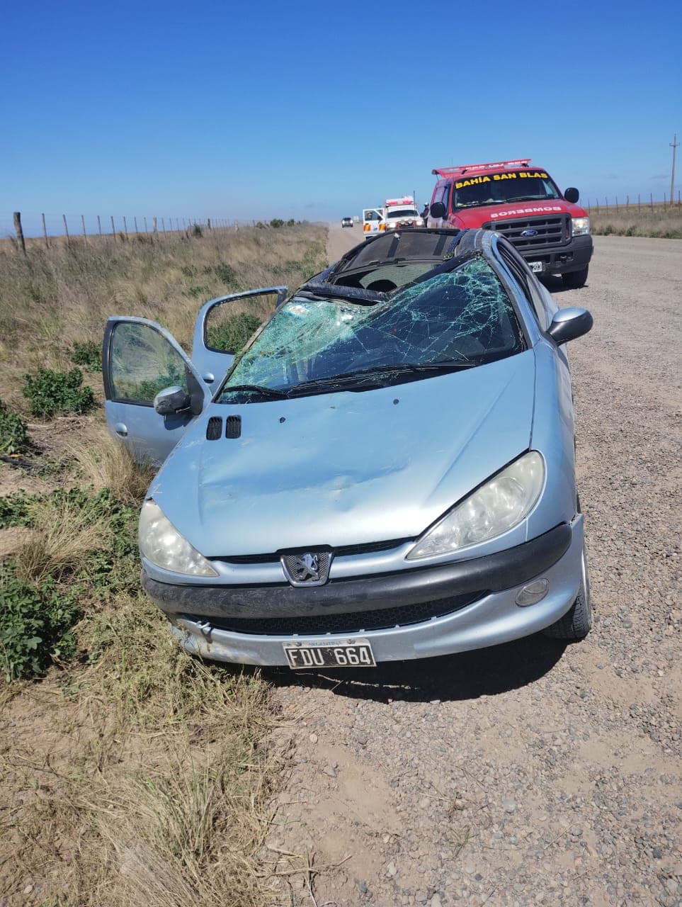 Una familia volcó saliendo de Bahía San Blas cuando volvían del sepelio del joven que se ahogó en Patagones