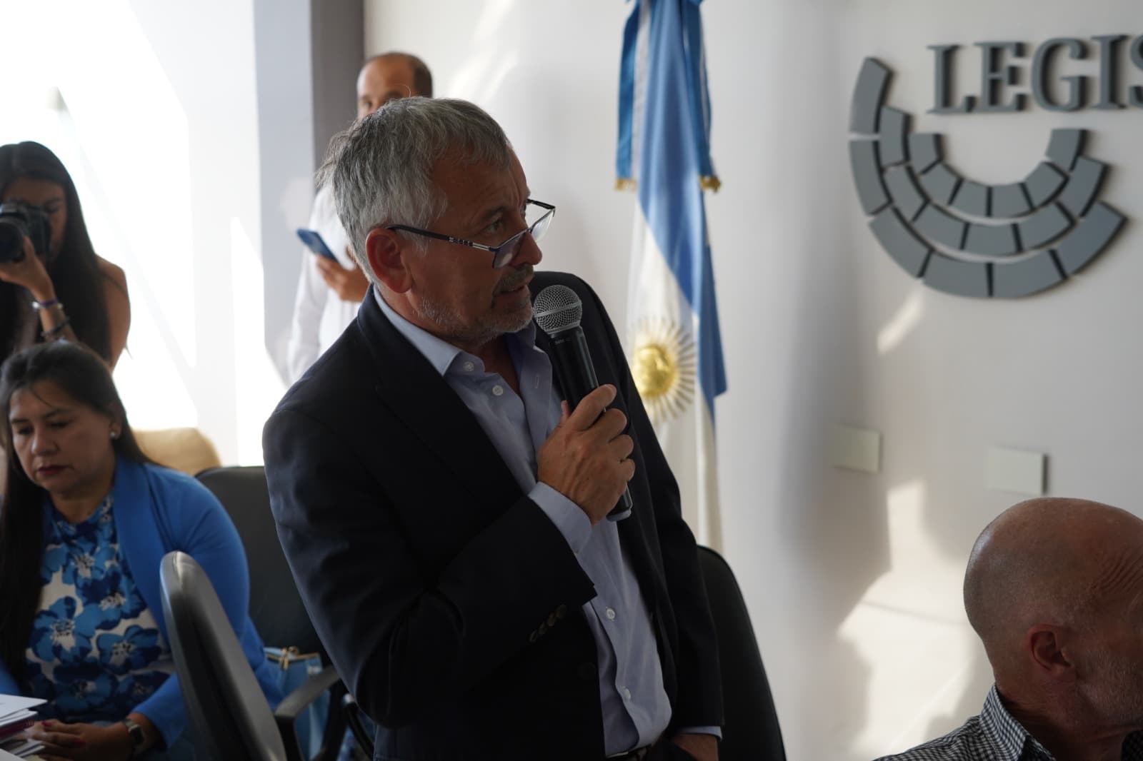El presupuesto 2025 fue defendido en la Comisión de Economía de la Legislatura por el ministro de Hacienda