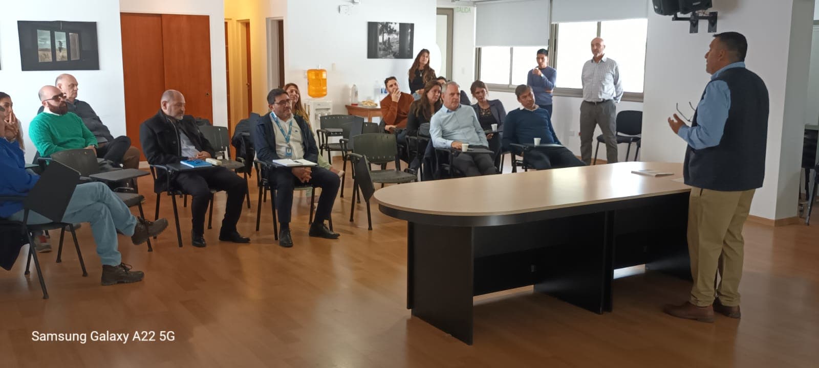 Conjuntamente el IDEVI y los Bancos de Viedma elaboran una agenda de trabajo para productores y empresas
