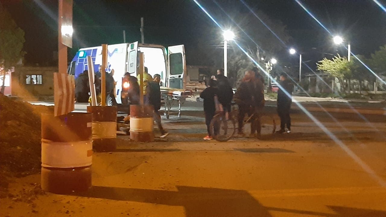 Accidente con dos jóvenes heridas en el ingreso a Carmen de Patagones