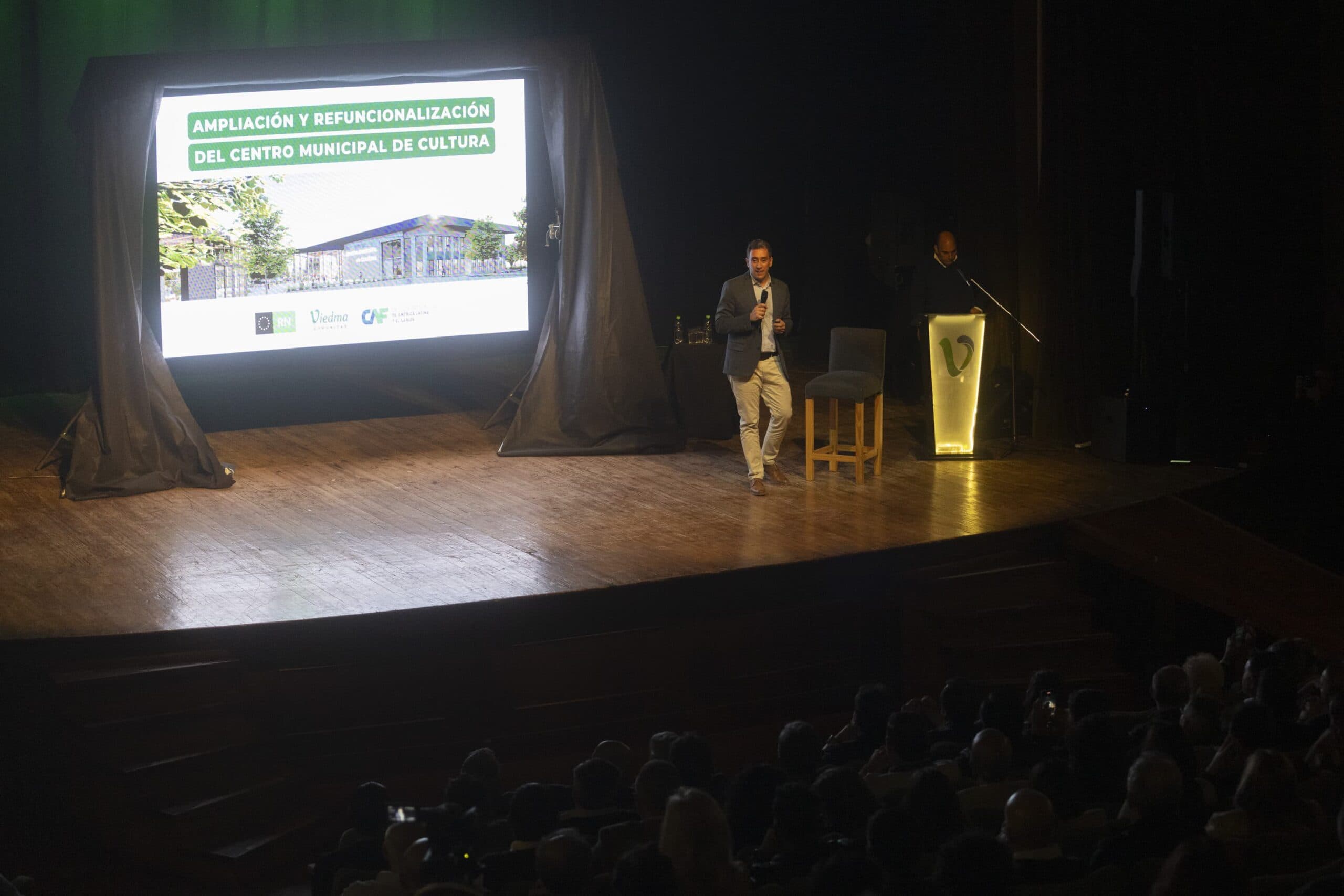El Intendente de Viedma presentó la obra del nuevo Centro Cultural junto al Gobernador