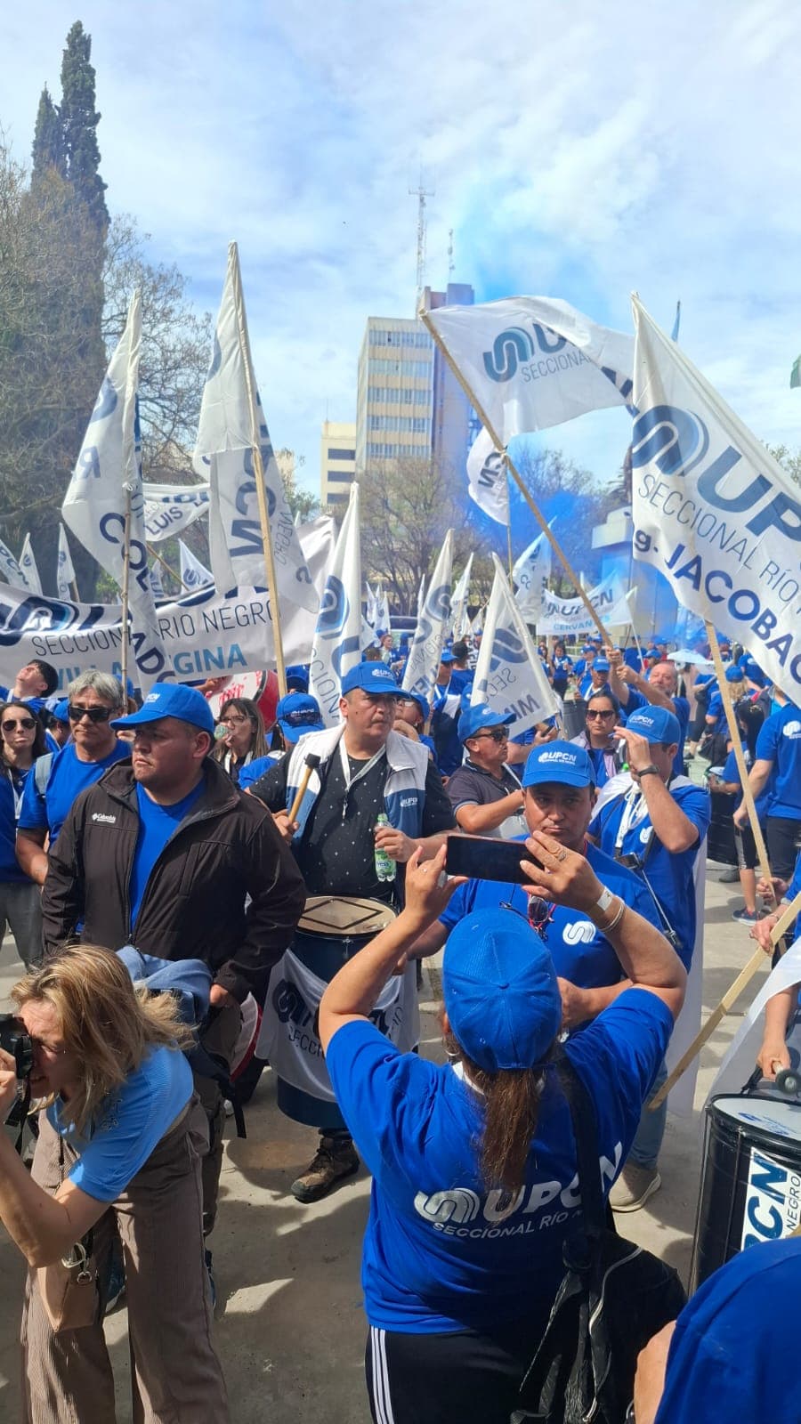 «Si el gobernador quiere saber quiénes se manifiestan, bastaba con asomarse»