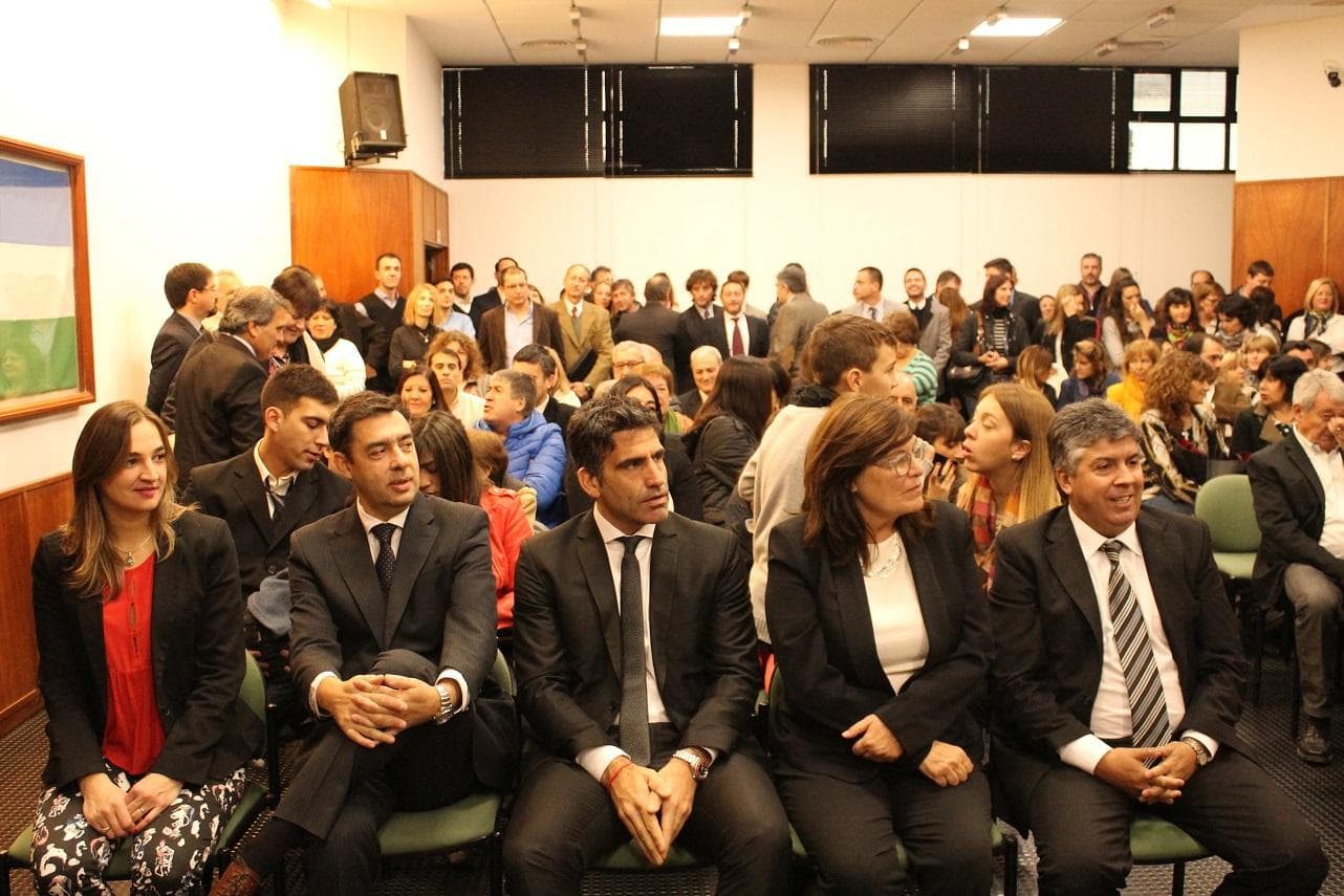 Apcarián se refirió a las expectativas ciudadanas y el servicio de justicia en la asunción de los nuevos jueces y funcionarios