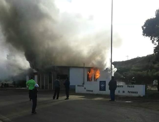 Se incendió el puesto caminero de la policía de Patagones, las perdidas son importantes