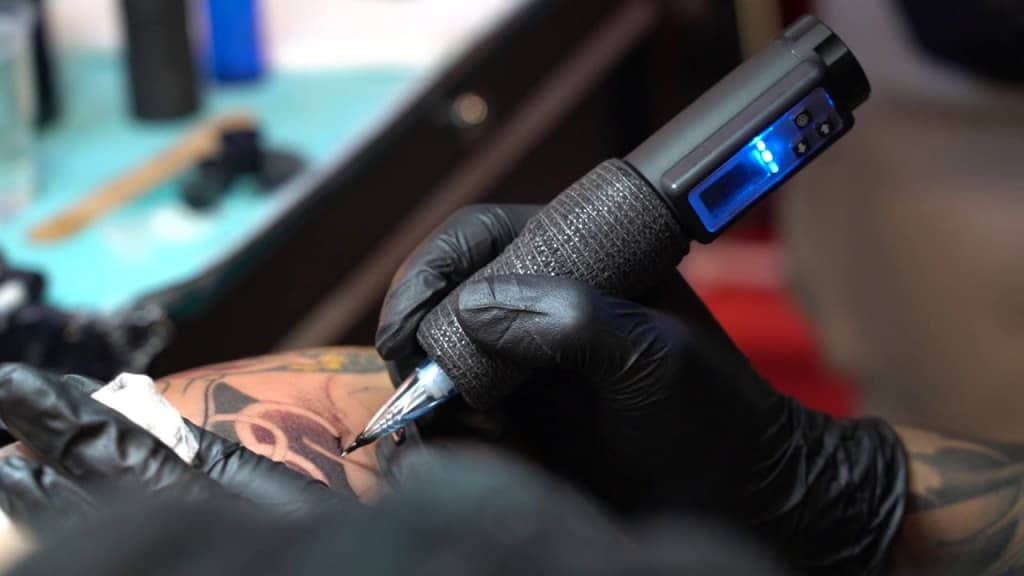 Compró dos máquinas tatuadoras y el transporte se las perdió ahora deberá resarcirlo