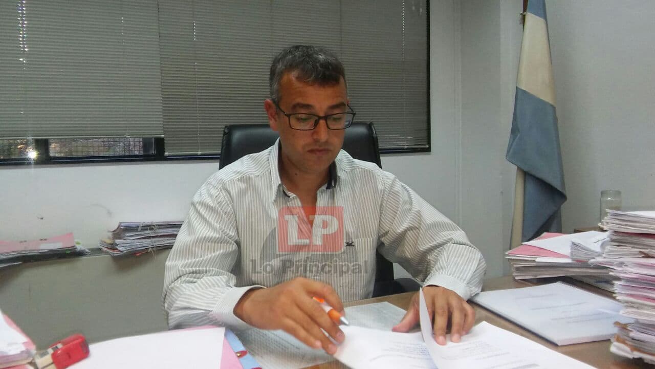 Procesan a un hombre por estimarlo autor del delito de robo doblemente agravado por el uso de arma de fuego
