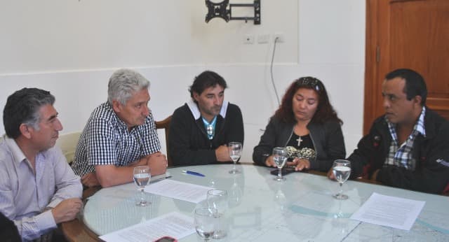 Un 27% en el sueldo básico, más una suma no remunerativa es el acuerdo de los municipales y el ejecutivo
