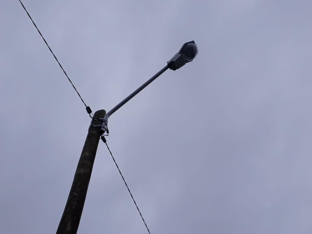 La municipalidad de Viedma anunció que invierte más de 360 mil pesos en iluminación, desmalezamiento y consolidación de calles en el Parque Industrial