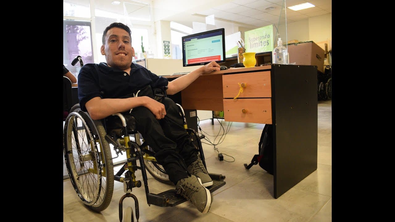 Jóvenes con discapacidad se suman a la administración pública