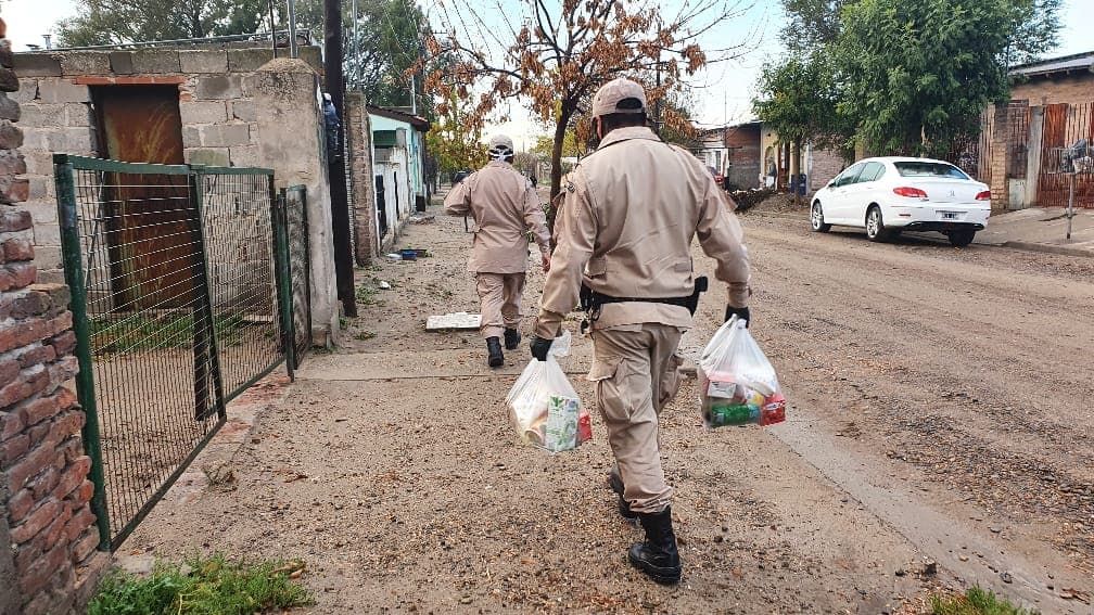 Prefectura distribuyó alimentos a familias de Patagones