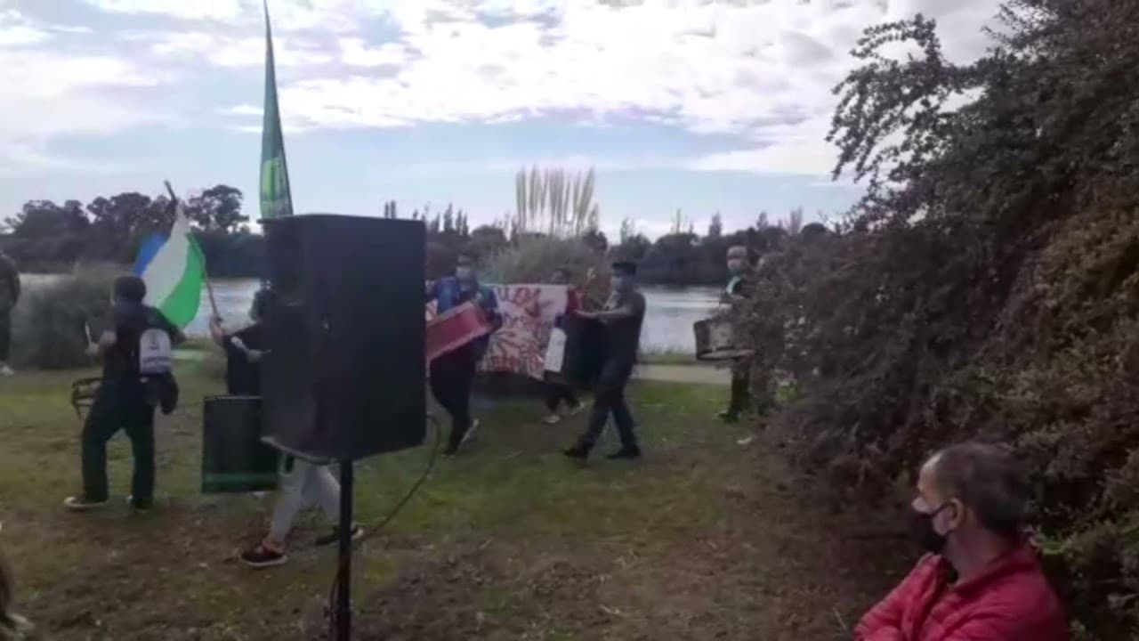 Aniversario de Viedma con protestas y reclamos para la Gobernadora desde salud
