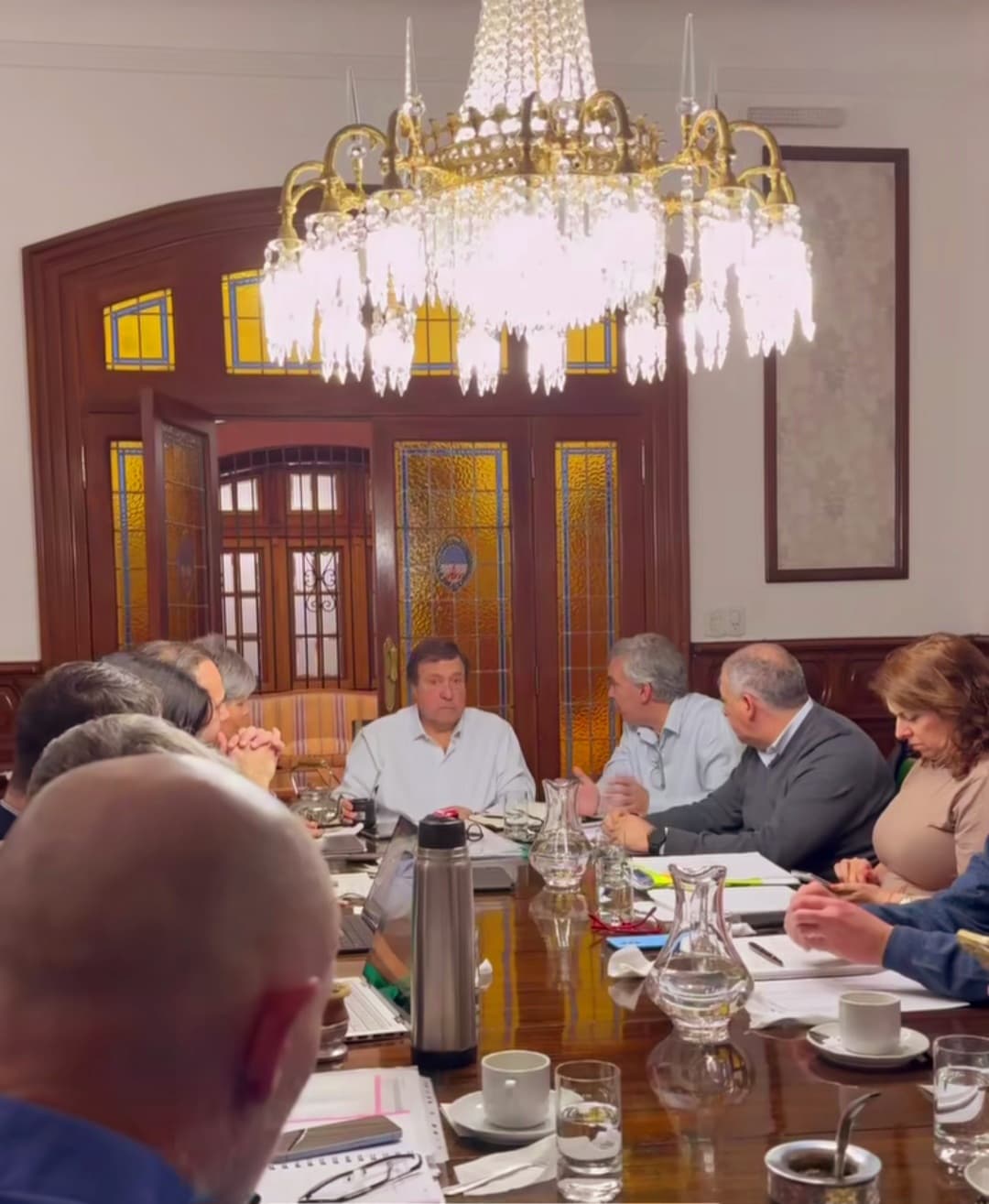 El gobernador junto a su gabinete analizó la instalación de la planta de GNL y la construcción del oleoducto