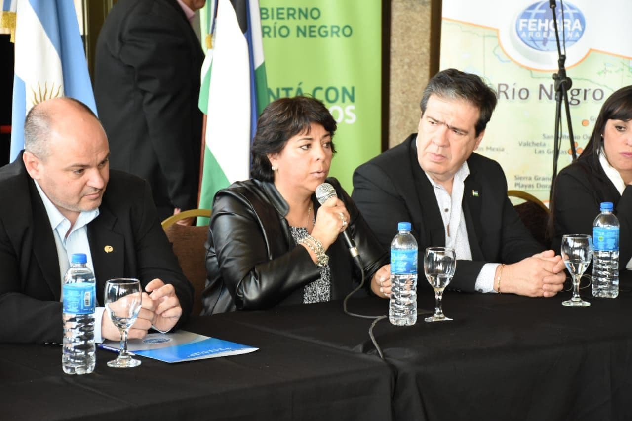 En Las Grutas, la Provincia presentó los preparativos para el verano 2020