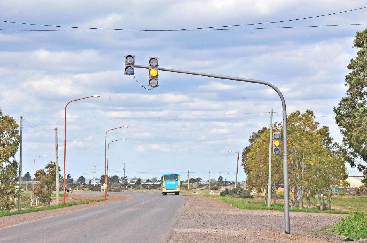 Pondrán en funcionamiento los nuevos semáforos en la Ruta Provincial 1 y avenida Bouchard