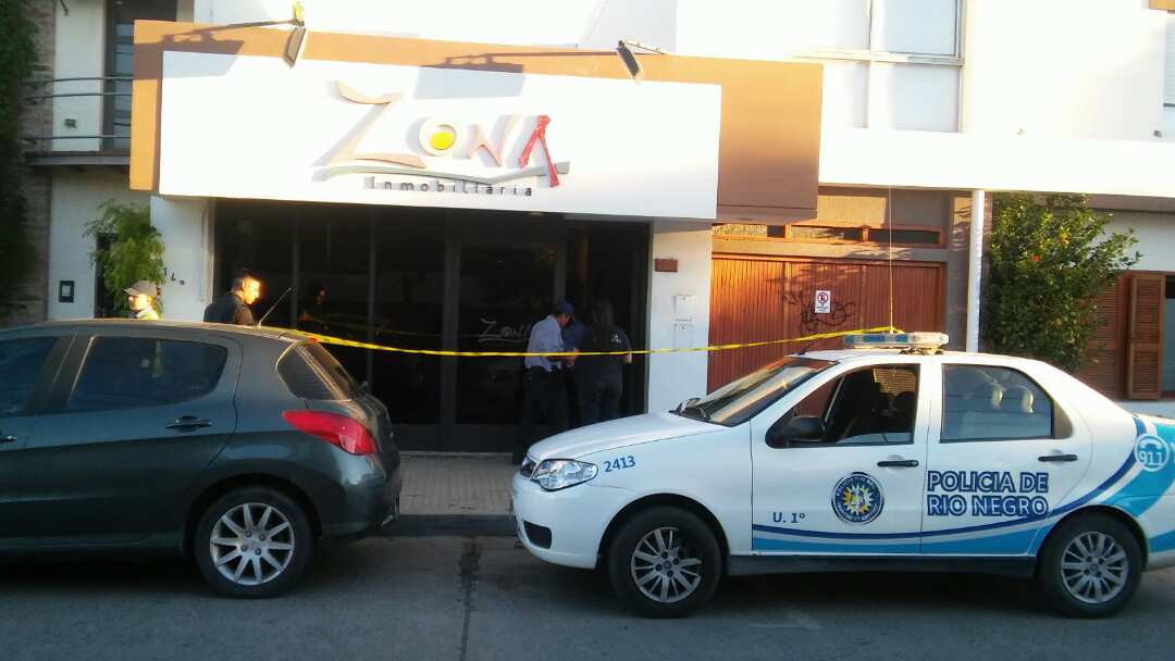 Cerca de 80 mil pesos se llevaron los delincuentes de la inmobiliaria Zona