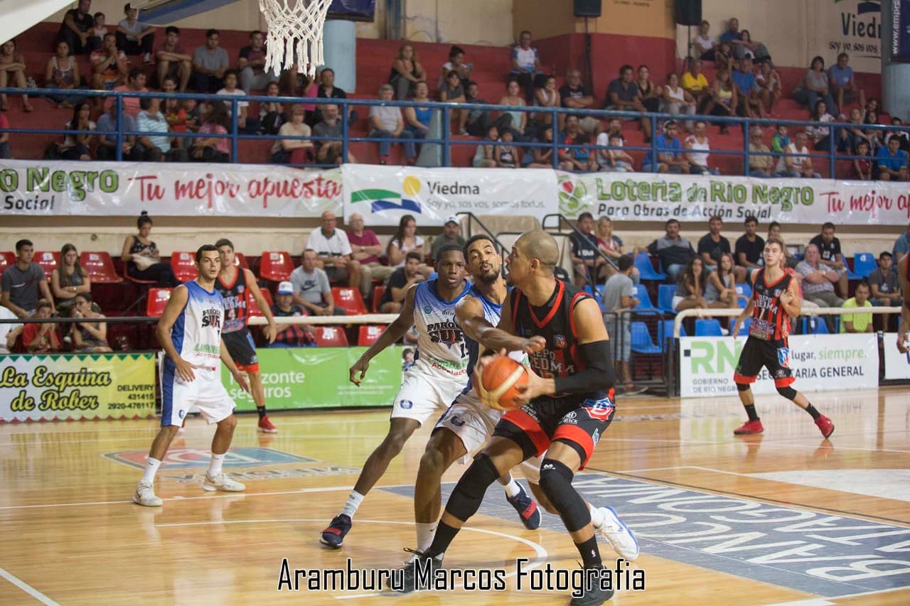 El Deportivo Viedma derrotó 78-73 a Parque Sur