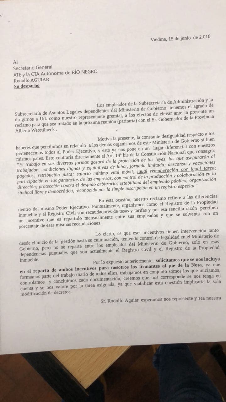 Empleados de la Subsecretaría de Administración y Legales piden que les paguen incentivos