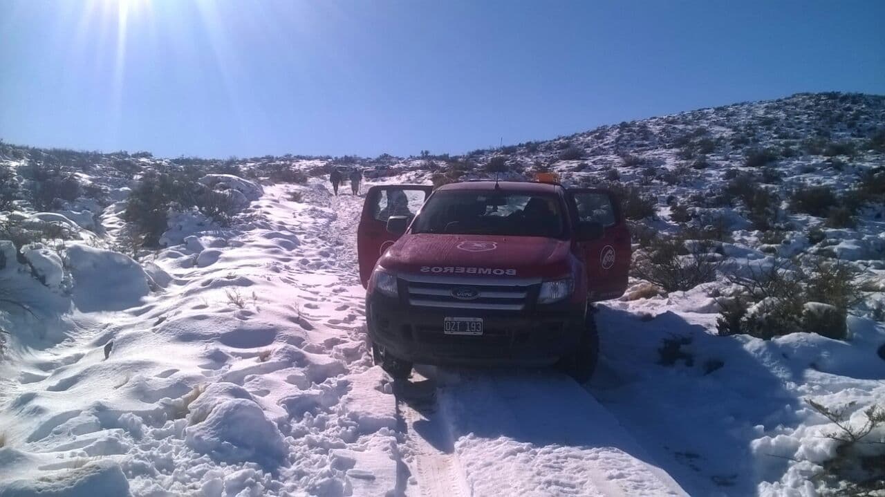 Intentarán rescatar a dos familias en la zona de la Meseta de Somuncura aisladas por la nieve