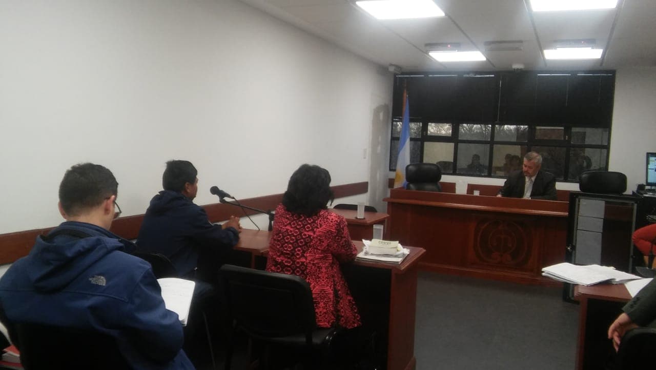 Por balear un auto policial no podrá salir de su casa de las 19 a 7 horas