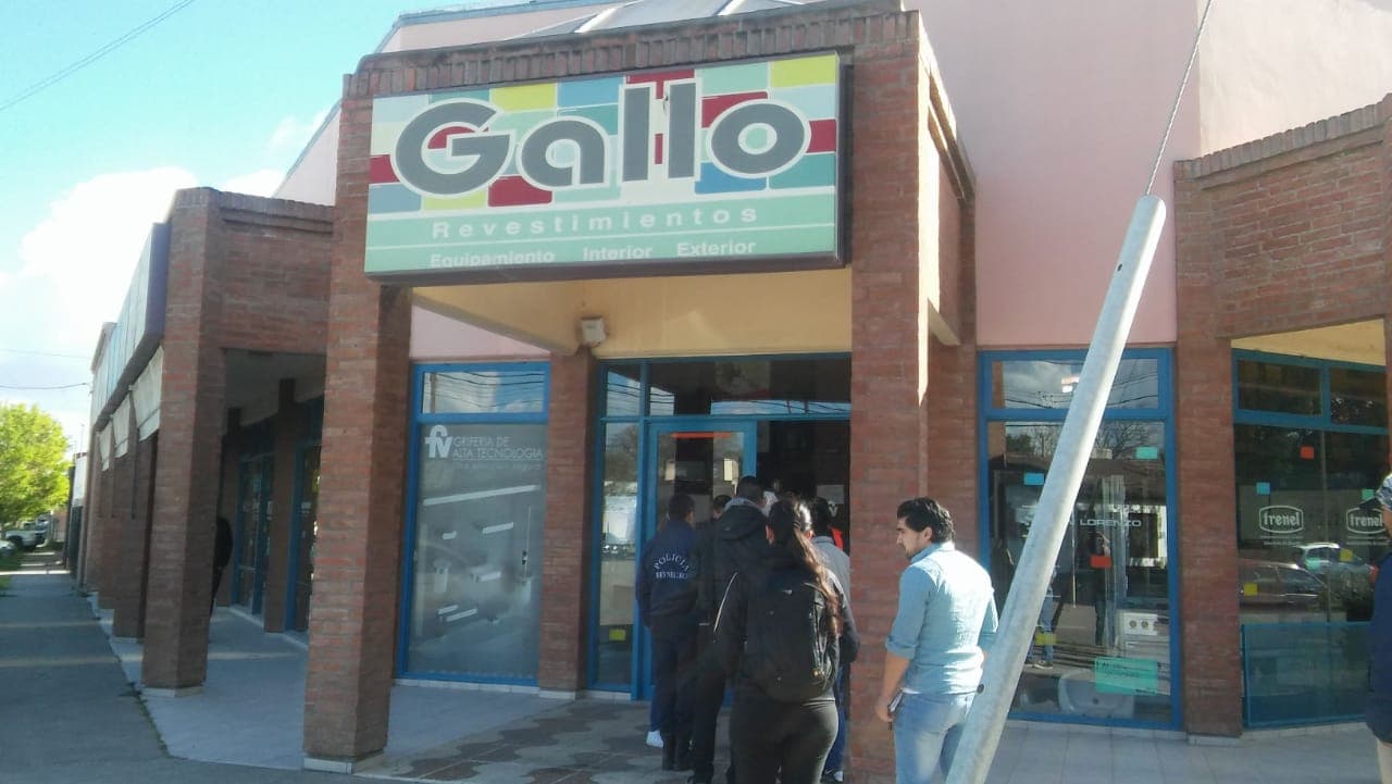 Robaron en Gallo Revestimiento el fin de semana, entraron por un boquete en el techo