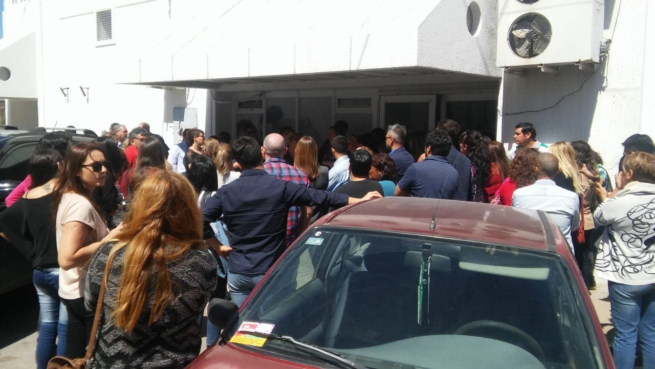 Tembló el edificio del IPROSS por la construcción de la nueva sede, los empledos abandonaron el lugar
