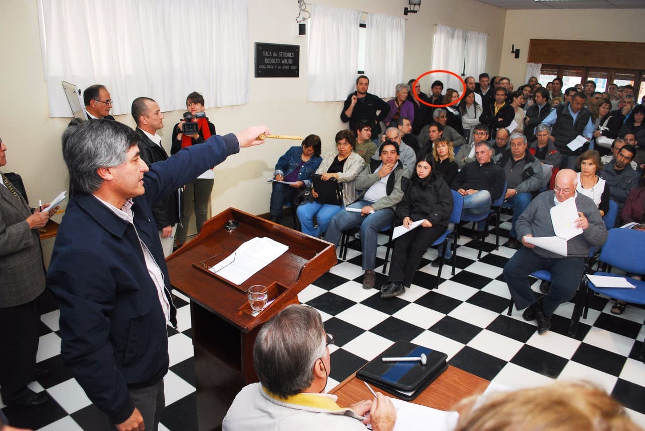 Denuncian a Soria por entrega de terrenos municipales a familiares y redes de cloacas clandestinas