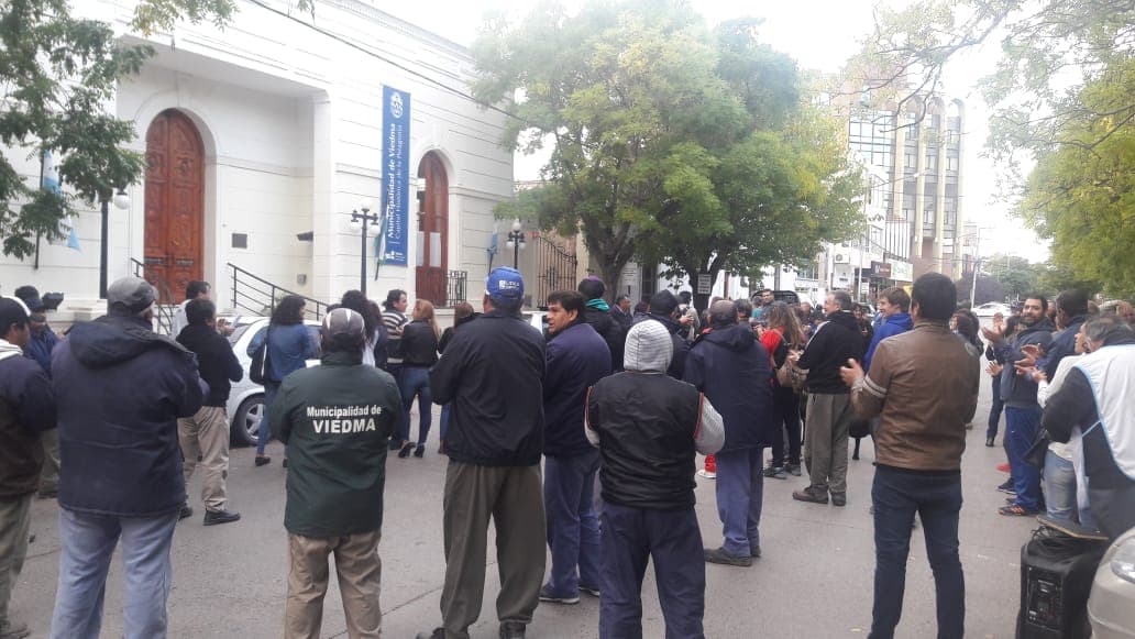 Pagan 4.500 pesos en concepto devolución aportes personales y sumas a los municipales de Viedma