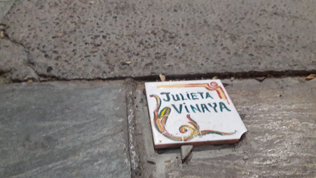 Con pequeños azulejos sus familiares recuerdan en el Poder Judicial a Julieta Vinaya