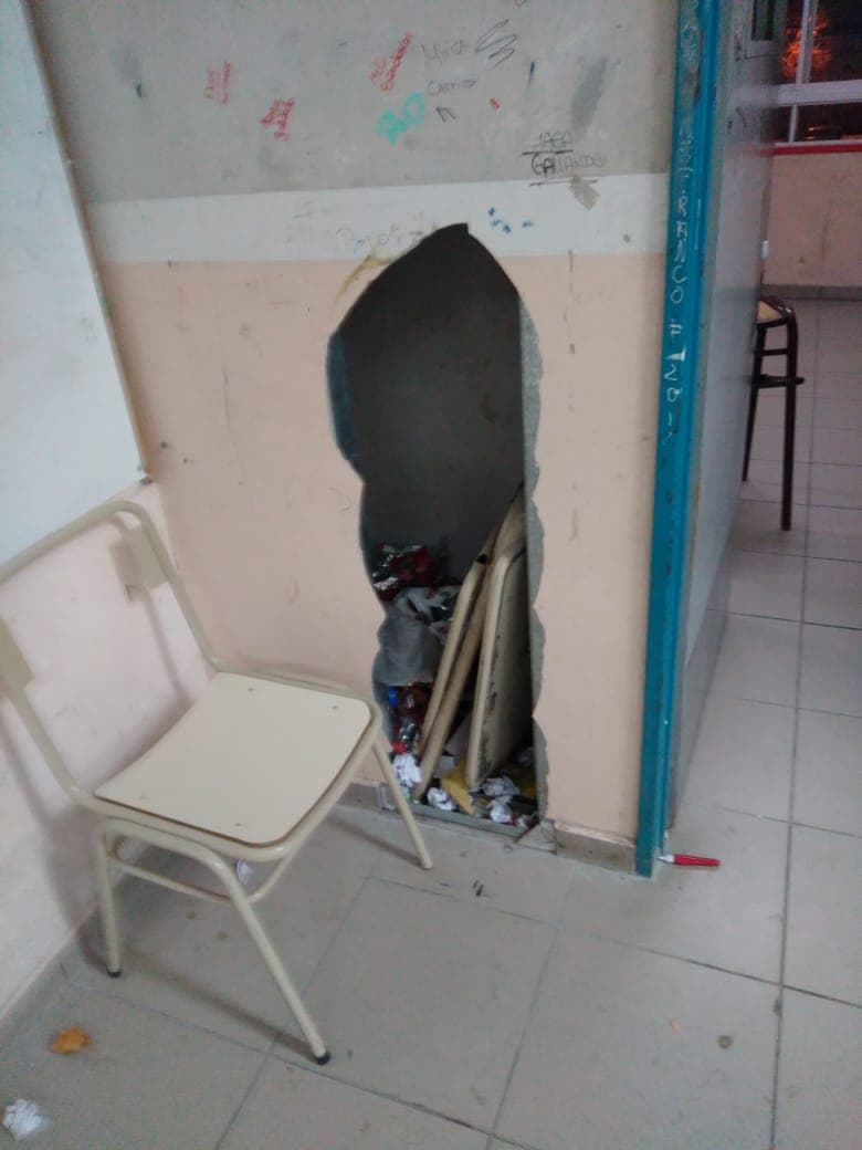 «Es lamentable lo que han hecho con los calefactores», en la Escuela secundaria 18, «es vandálico»