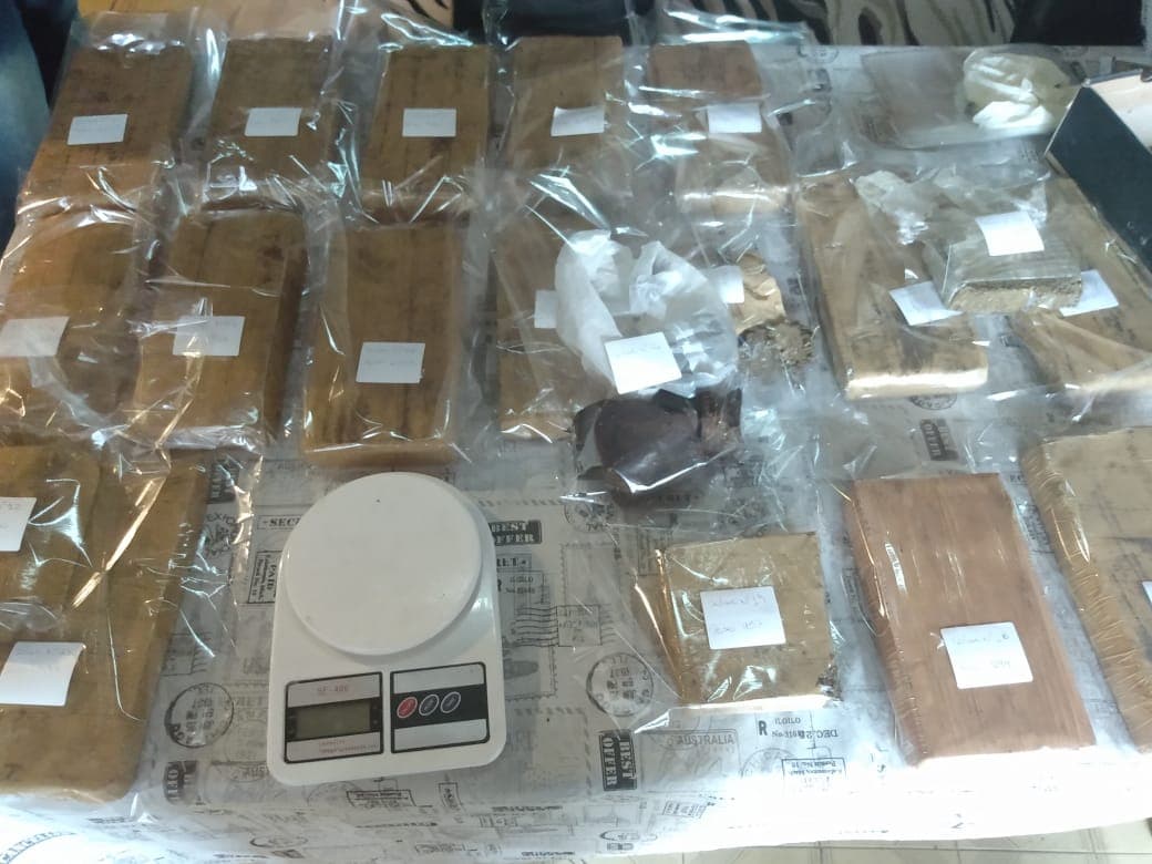 Secuestran 16 kilos de marihuana y cocaína, hay cuatro detenidos y vendían drogas en la U12