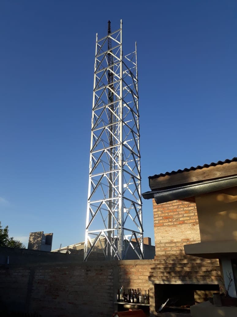 La Municipalidad intimó a las empresas que montan torres para antenas, a cesar de inmediato en las obras