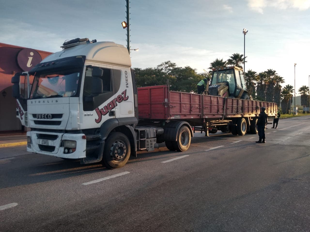 Robaron una retroexcavadora en Viedma y la policía la recuperó en Salta