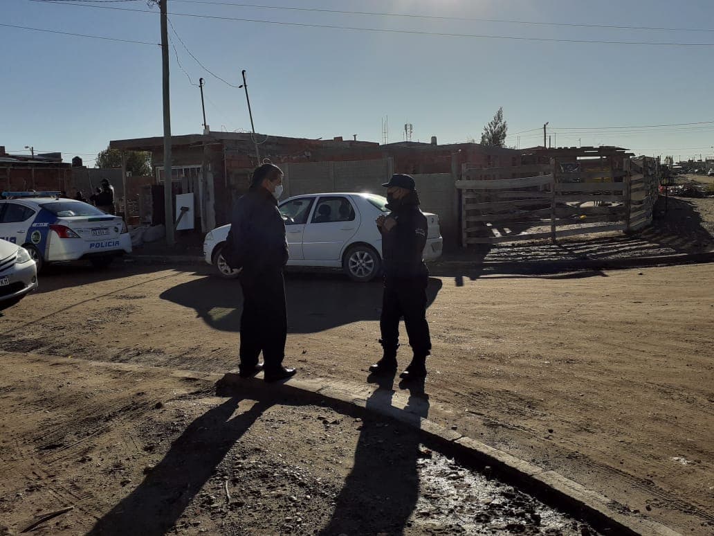 Armas y drogas secuestró la policía en varios allanamientos en Viedma