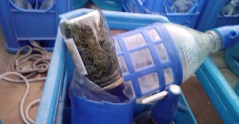 Llevaban marihuana dentro de sifones de soda y fueron detenidos