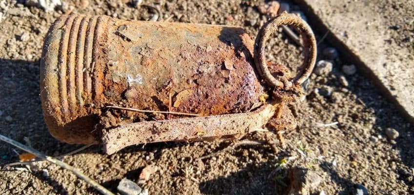 Bomberos desactivaron una granada de fabricación militar del año 1945