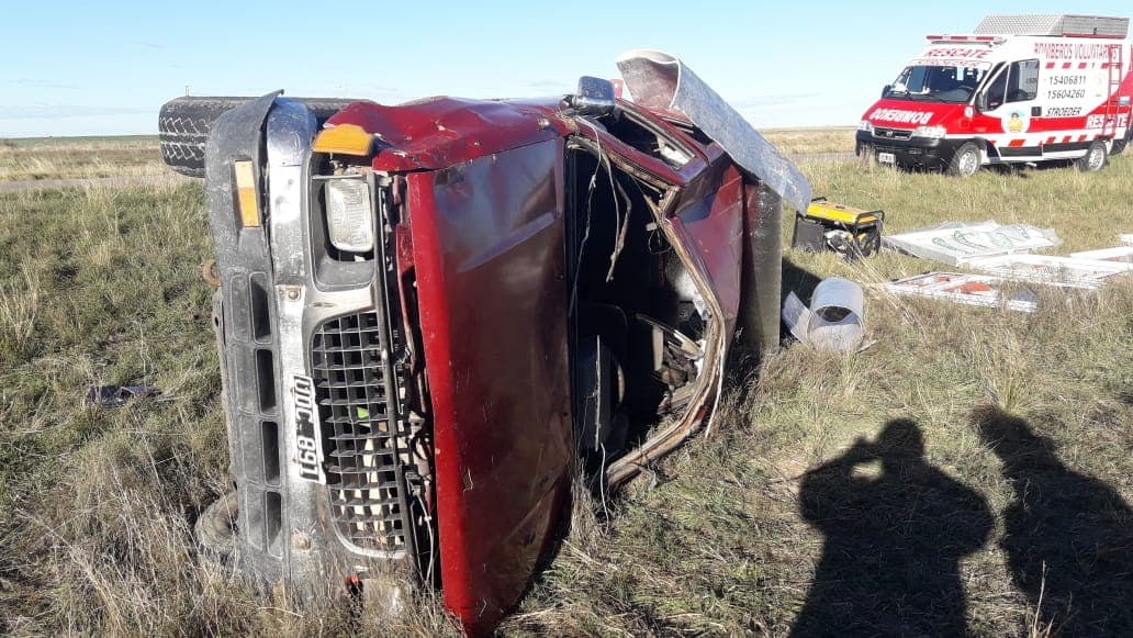 Volcó con su camioneta cerca del sector del Parque Eólico entre Villalonga y Stroeder