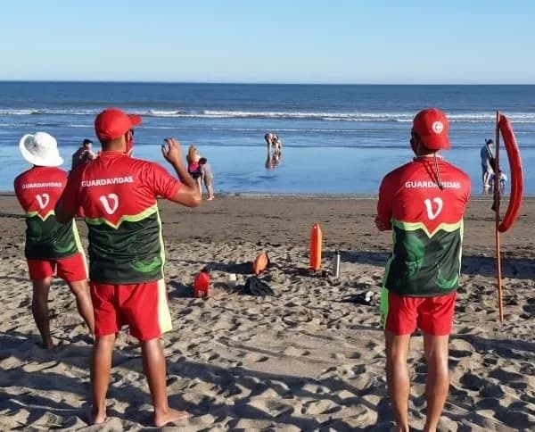 Con modificaciones en playas comienza el servicio de guardavidas en el río y en el mar