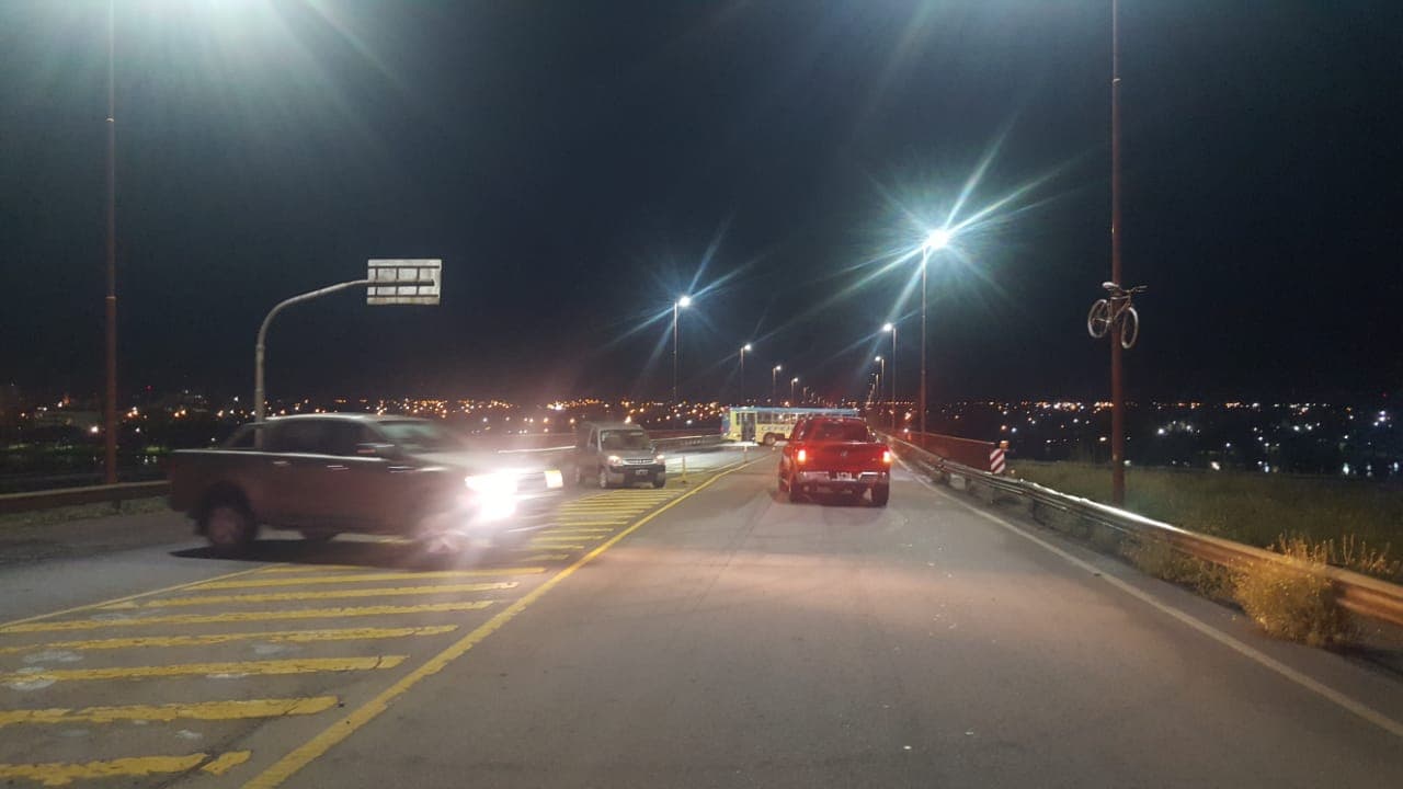 Está cortada la circulación al tránsito en el puente (Nuevo) Basillio Villarino por una protesta de transportistas