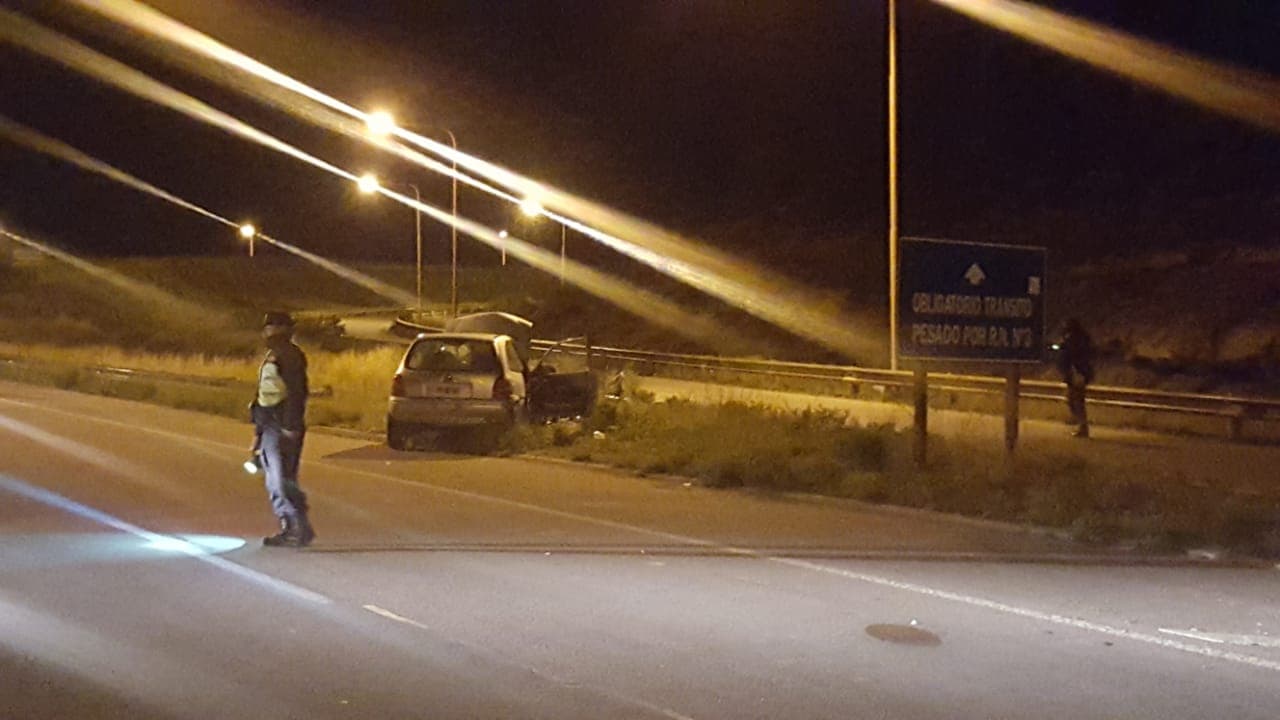 Se quedó dormido y chocó el guardarraíl en el puente nuevo del lado de Patagones