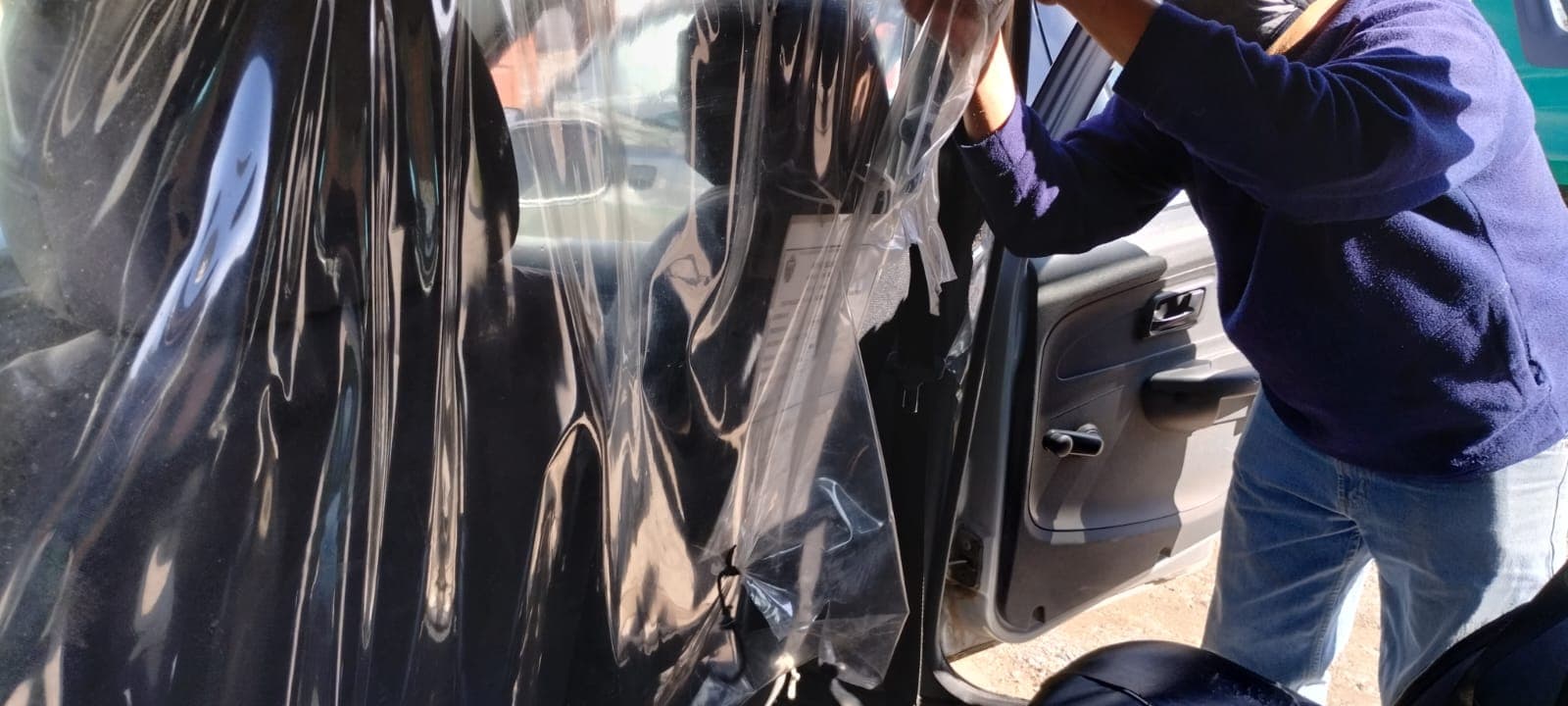 El divisor plástico sanitario no estará más en los autos de alquiler en Viedma