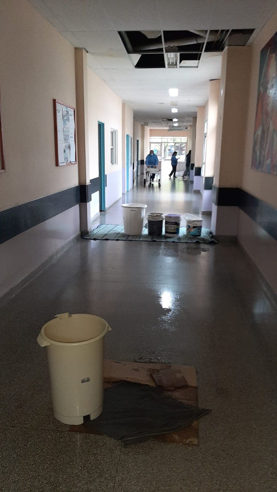 Luego de lloverse parte del hospital de Viedma una nueva empresa reparará el techo