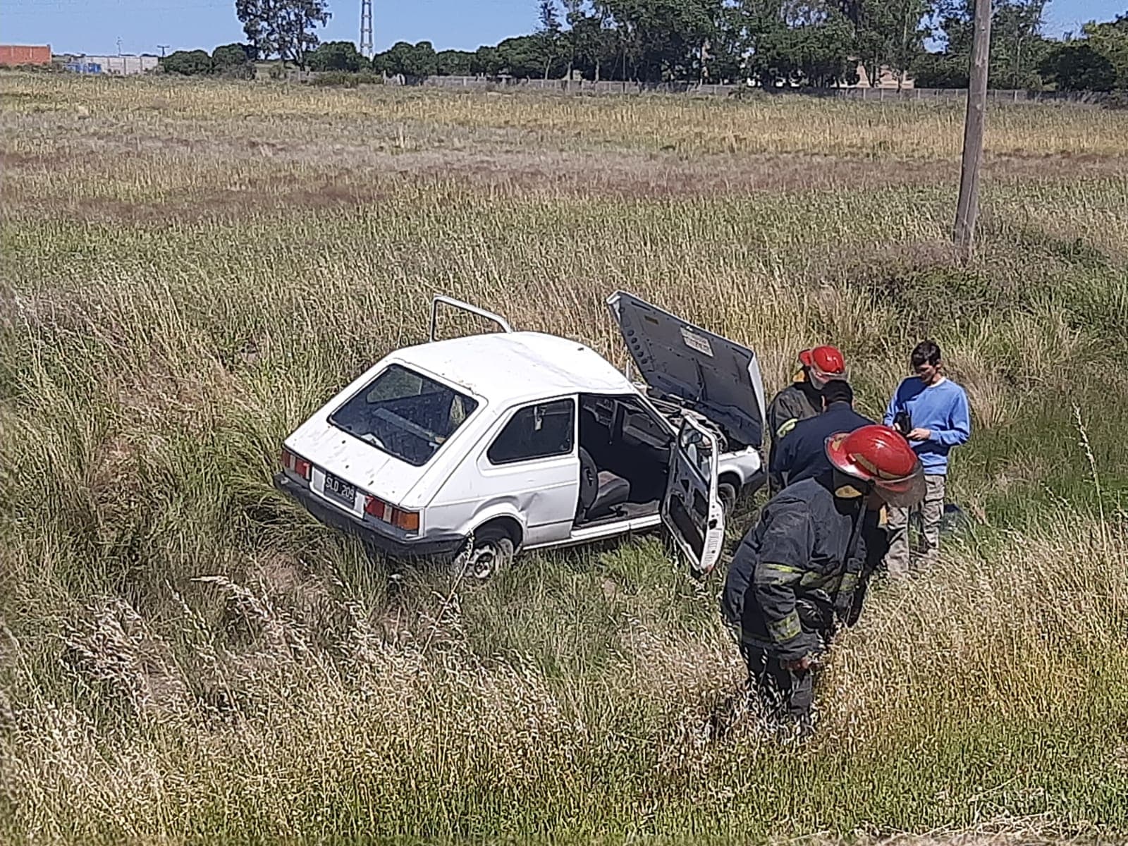 Una mujer volcó su auto en el ingreso a Carmen de Patagones