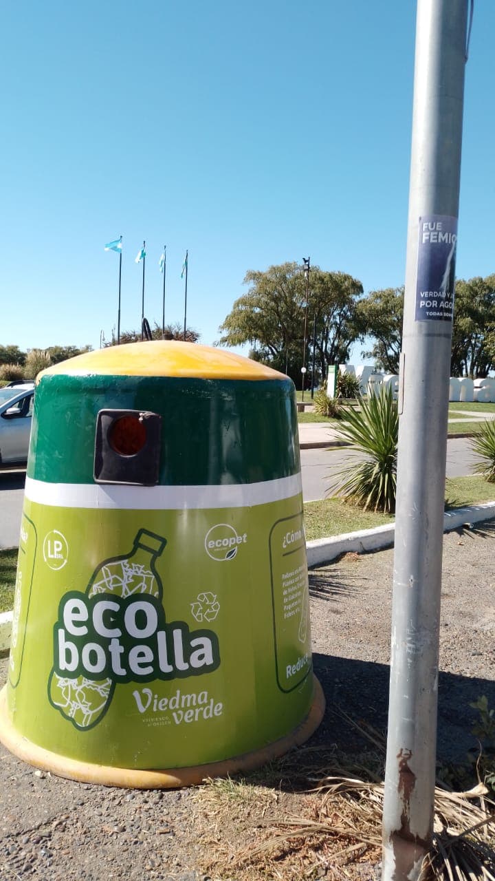 Colocan en Viedma puntos verdes exclusivos para la recepción de botellas